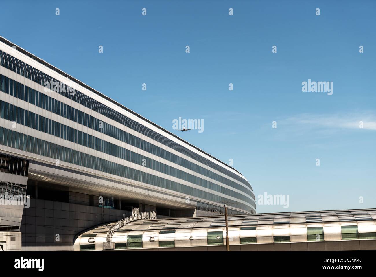 Stazione ferroviaria e complesso di uffici a lunga distanza presso l'aeroporto di Francoforte Foto Stock