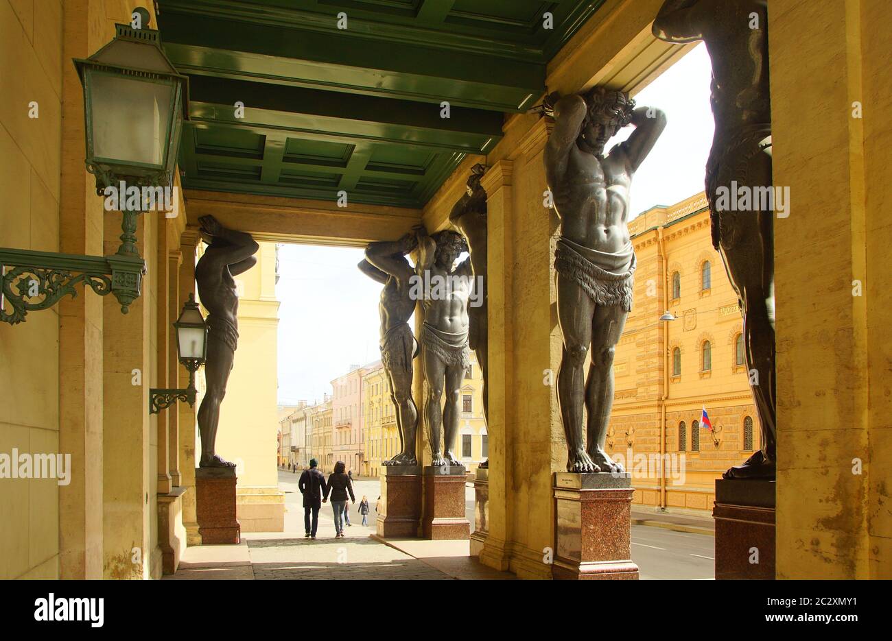 Maggio mattina a piedi, Atlantici granito e Portico del nuovo Hermitage Foto Stock