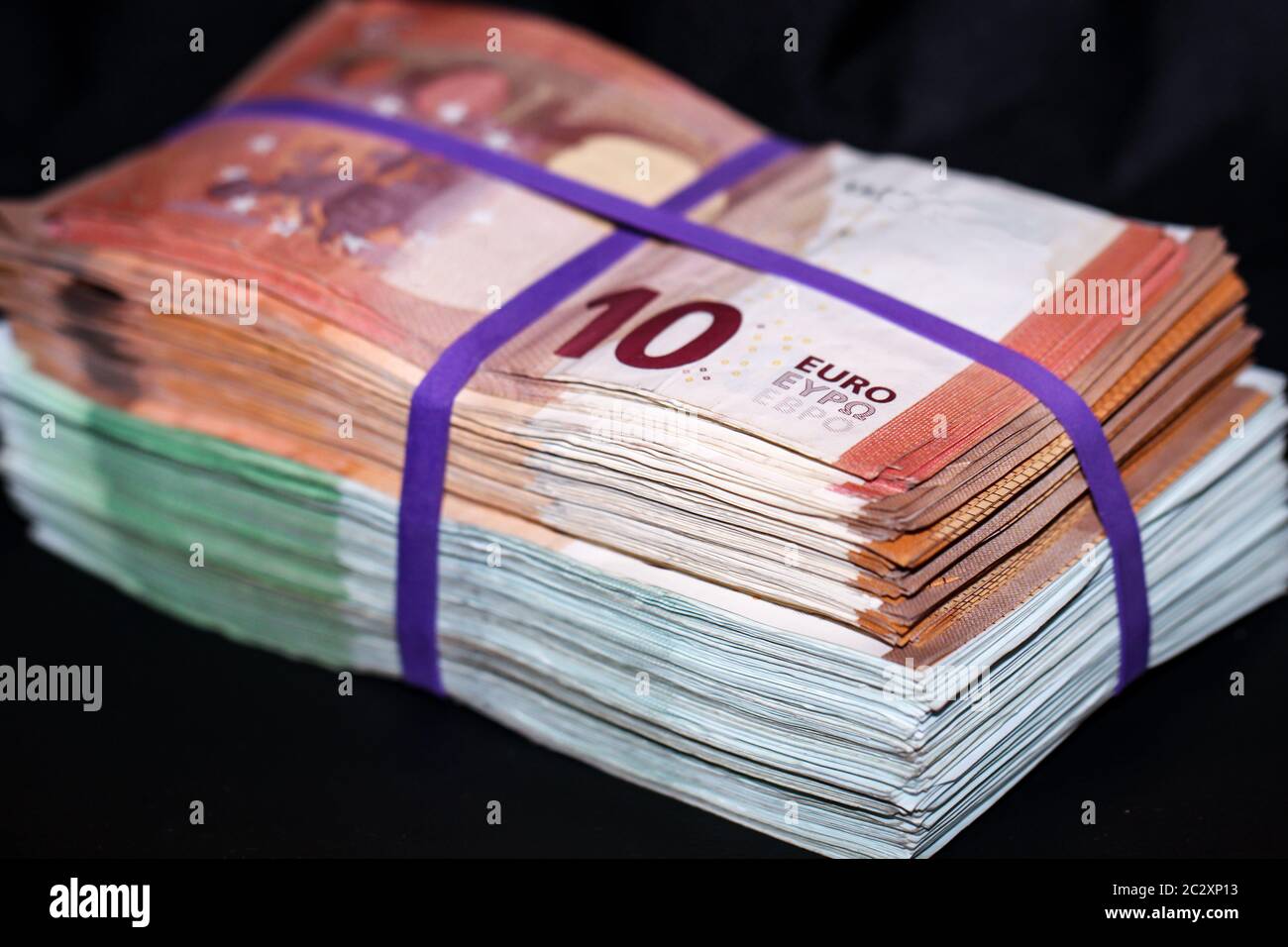 diverse migliaia di euro in banconote, banconote in mazzo Foto Stock