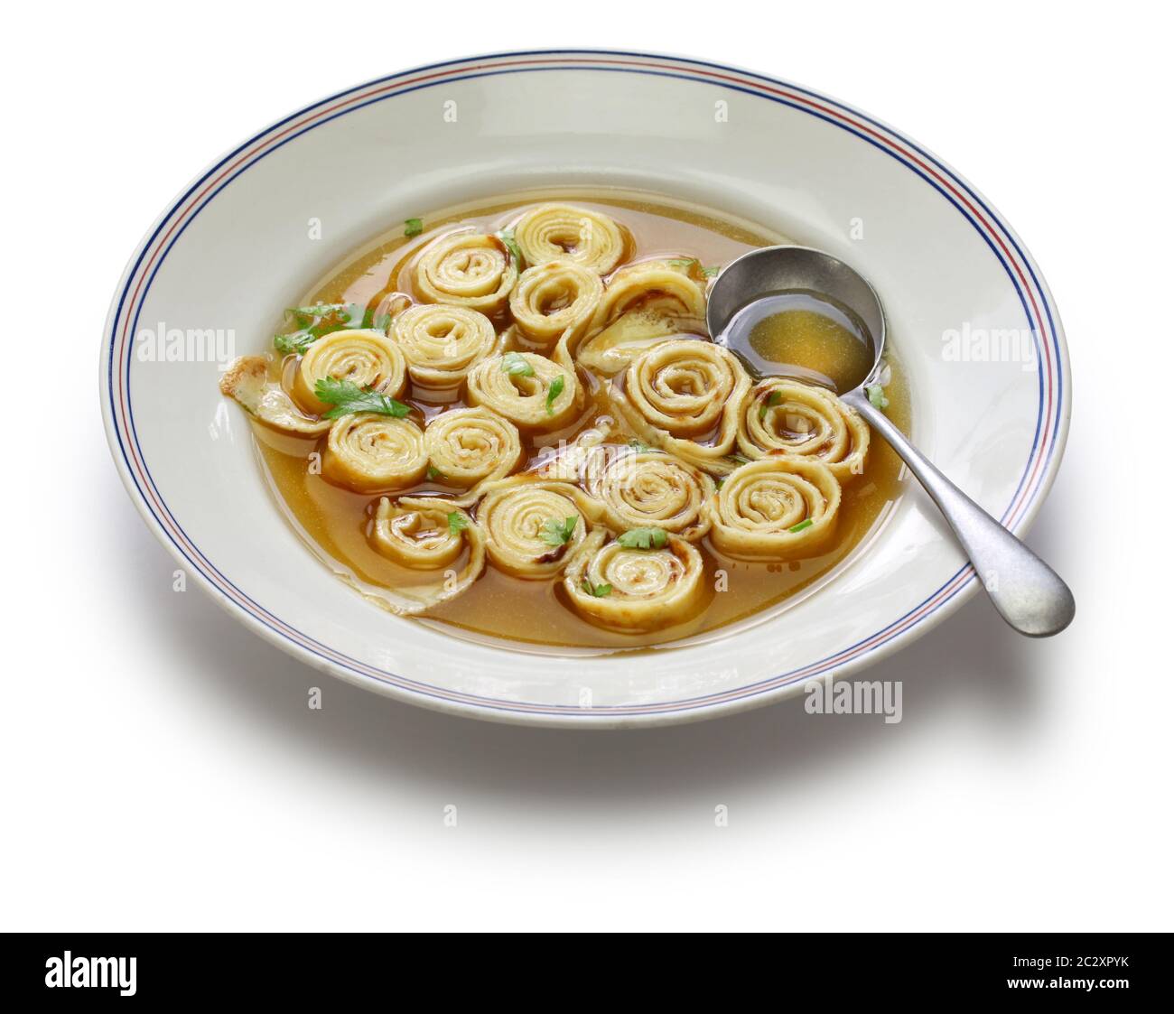 zuppa di brodo di manzo con frittella a fette Foto Stock
