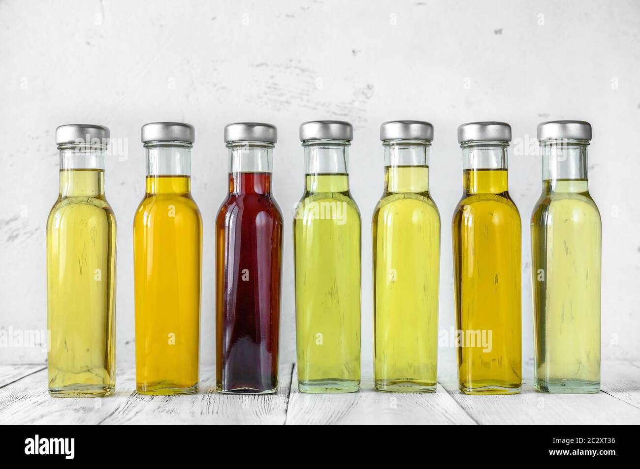 Assortimento di oli vegetali in bottiglie Foto Stock