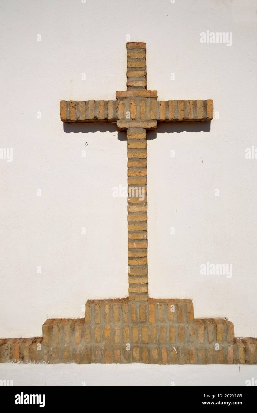Croce cristiana di mattoni Foto Stock
