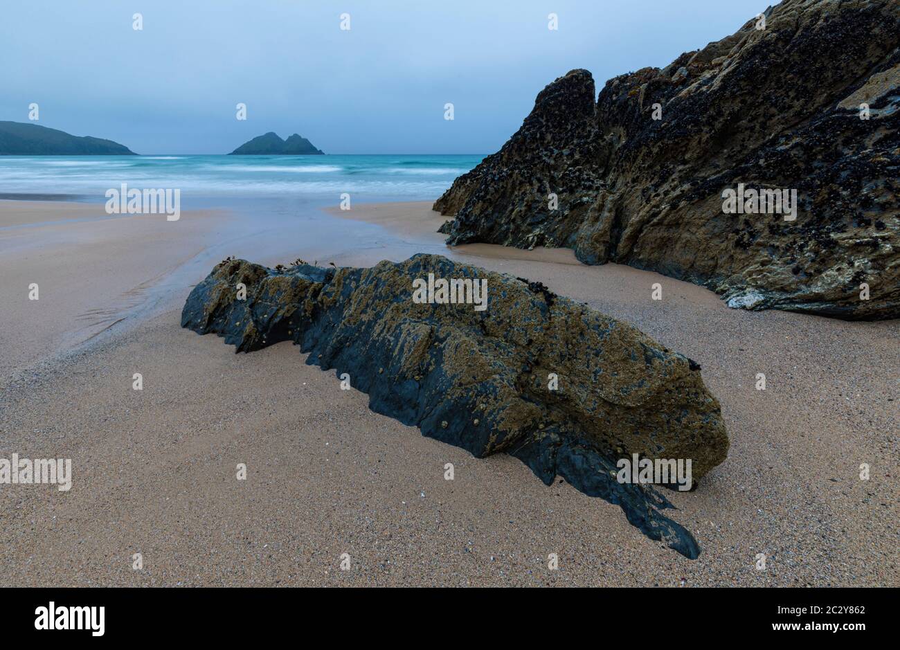 Bassa marea a Holywell Bay Cornwall Foto Stock