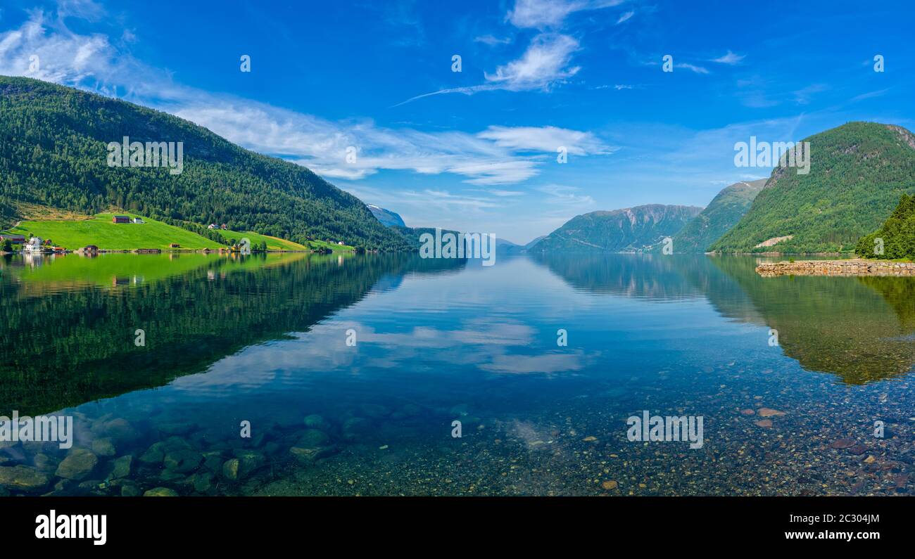 Stryn Lake da Stryn, Sogn og Fjordane, Norvegia Foto Stock