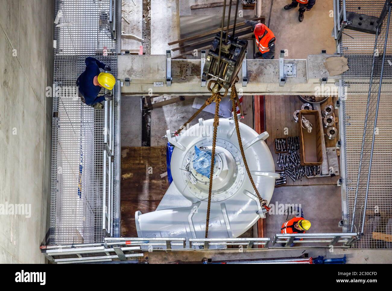 Installazione di pompe per acque reflue nella nuova stazione di pompaggio Oberhausen, nuova costruzione della fogna Emscher, conversione Emscher, Oberhausen, Ruhr Foto Stock