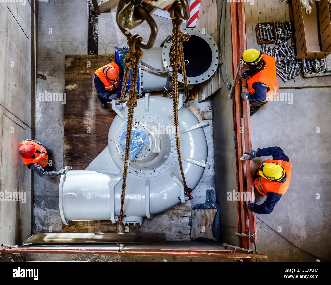Installazione di pompe per acque reflue nella nuova stazione di pompaggio Oberhausen, nuova costruzione della fogna Emscher, conversione Emscher, Oberhausen, Ruhr Foto Stock