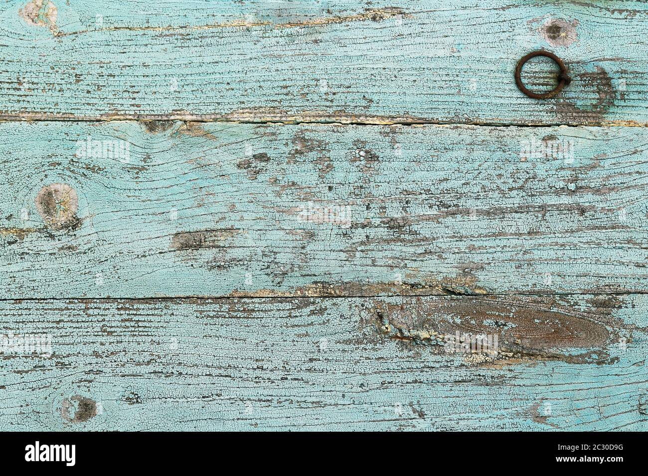 Una vecchia serranda blu in legno intemperie. Struttura in legno blu Foto Stock