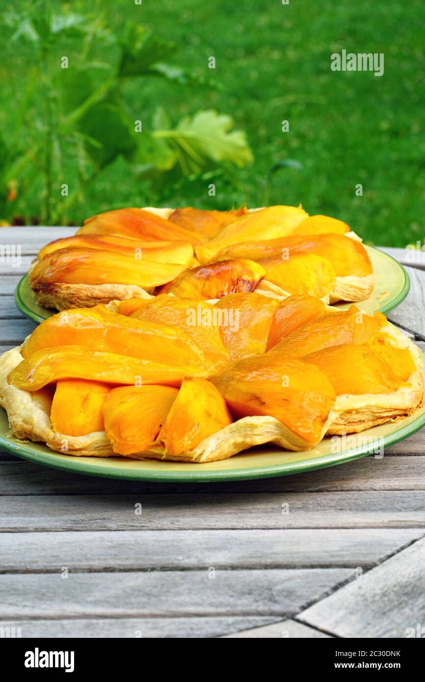 Una torta al mango Tarte Tatin capovolta Foto Stock