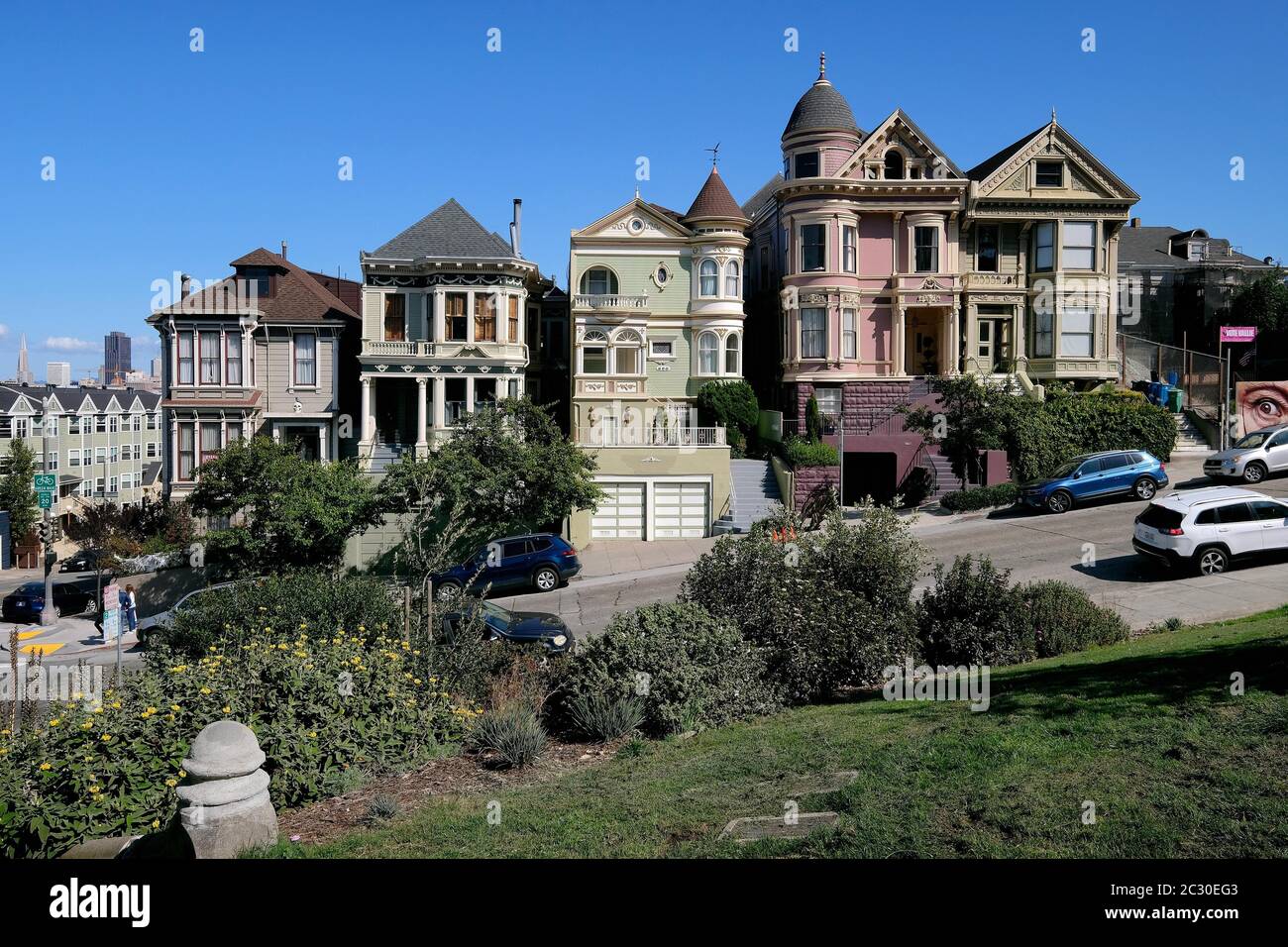 Case in stile vittoriano su Steiner Street presso Alamo Square, San Francisco, California, Stati Uniti d'America Foto Stock