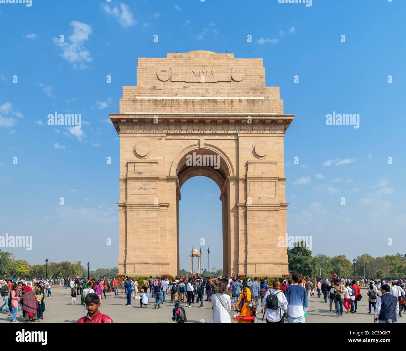 Folle di persone di fronte al cancello India, Rajpath, Nuova Delhi, Delhi, India Foto Stock