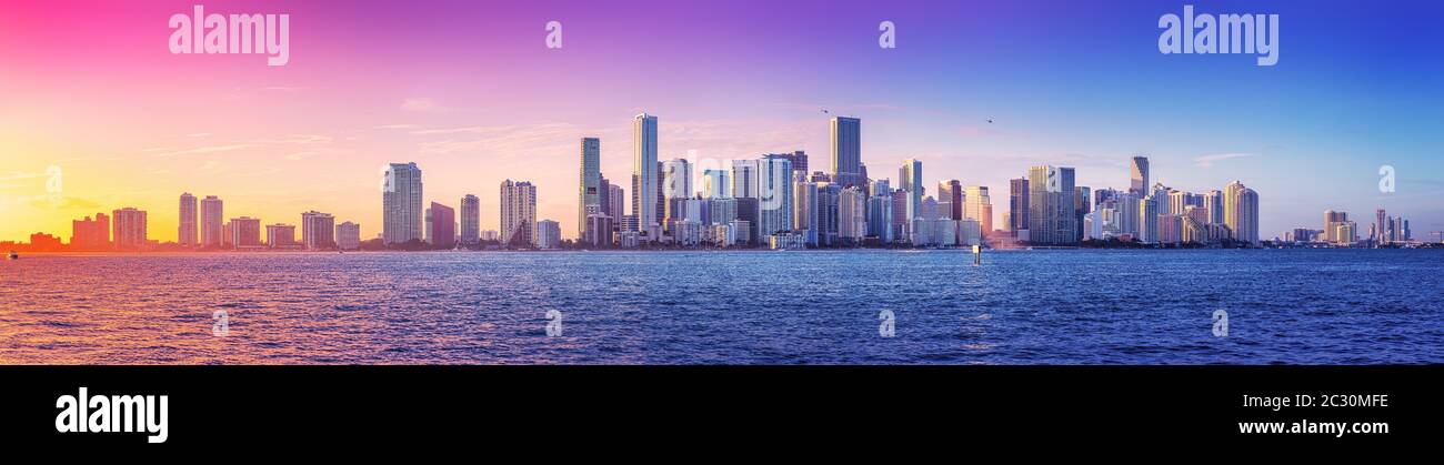 lo skyline di miami al tramonto Foto Stock