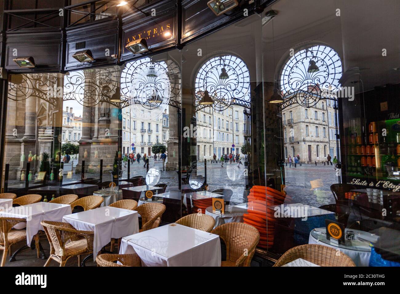 Effetto specchio Place du Chapelet in Salon de thé Any'tea, Bordeaux, Gironda, Aquitania, Francia Foto Stock