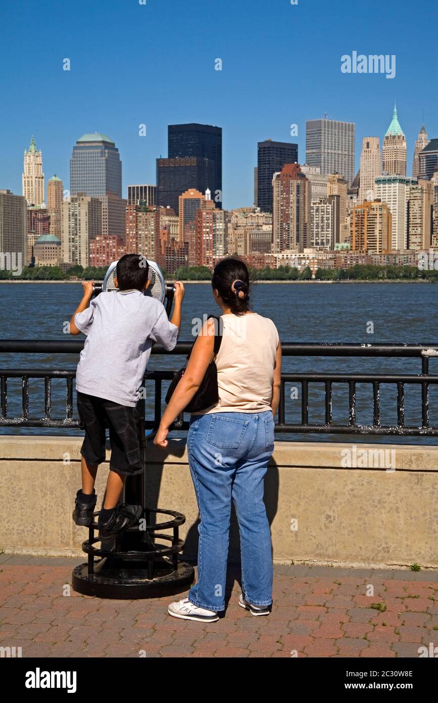 Lower Manhattan vista da Liberty Park, Jersey City, New Jersey, USA Foto Stock