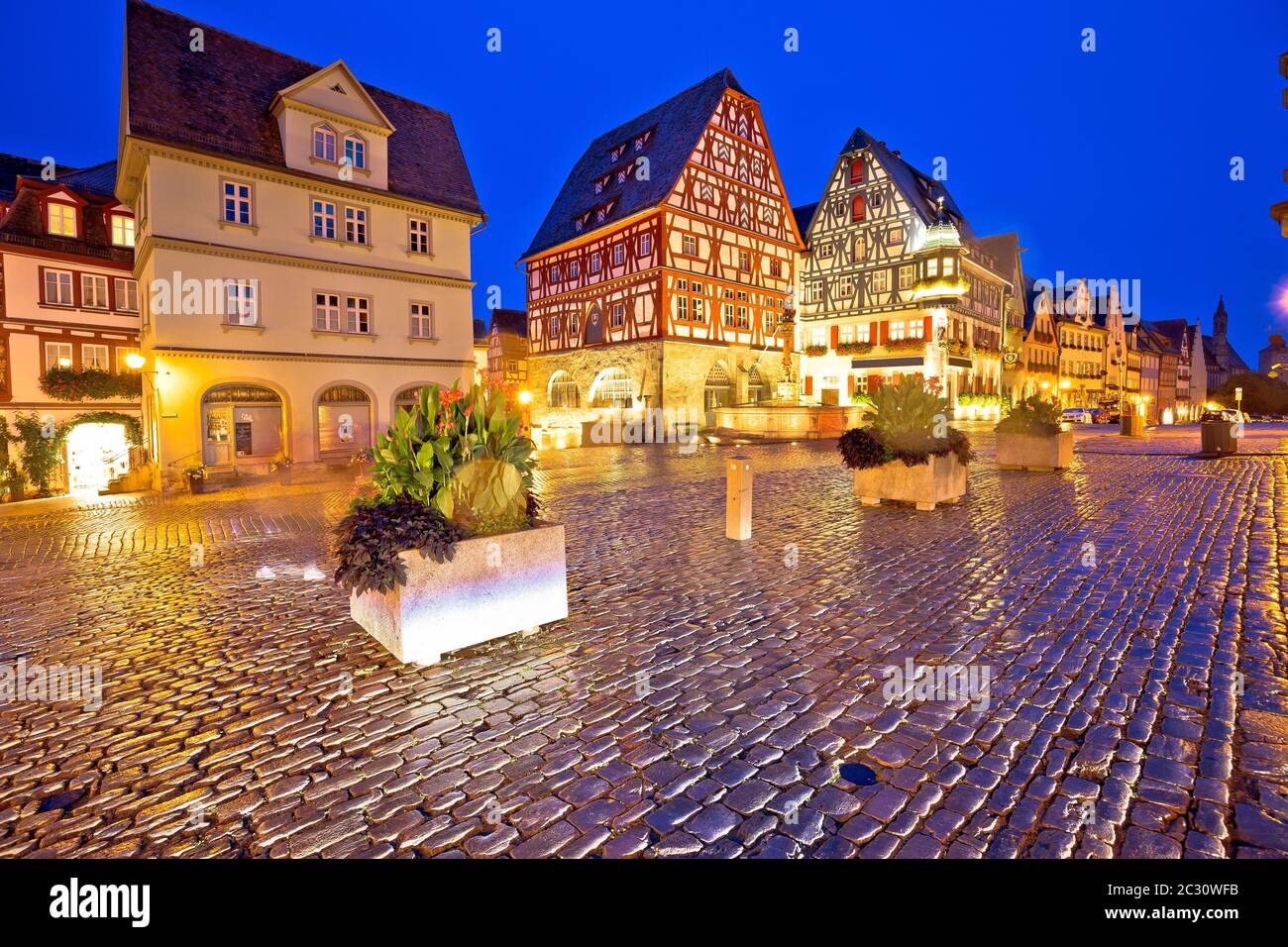 Rothenburg ob der Tauber. Piazza principale o Marktplatz o Piazza del mercato a Rothenburg ob der Tauber vista serale Foto Stock