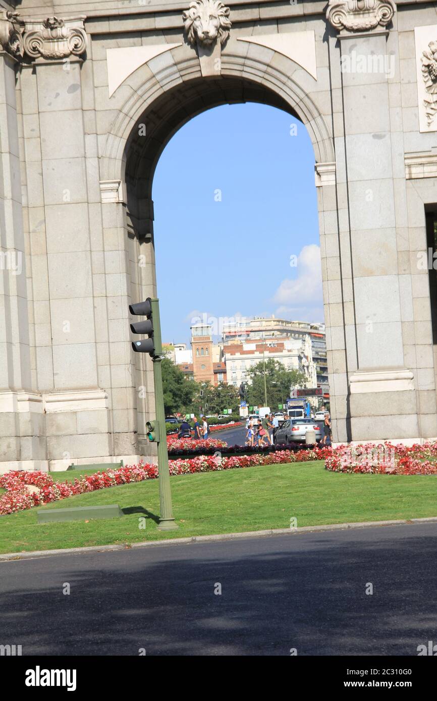 La Puerta de Alcalá a Madrid, Spagna Foto Stock