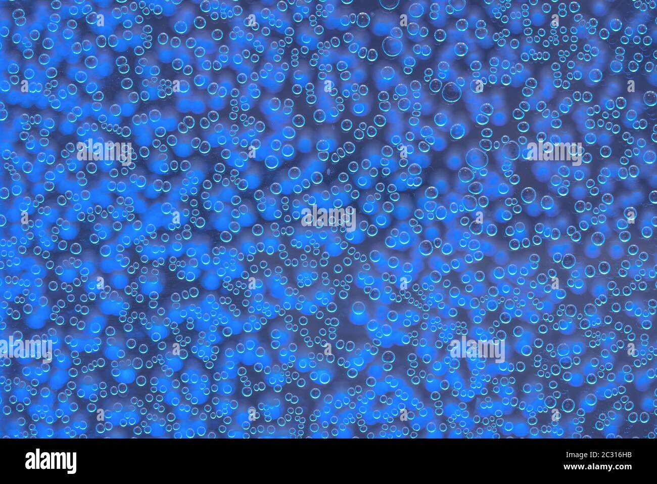 Altamente dettagliate texture di liquido gassoso con spumante bolle blu Foto Stock