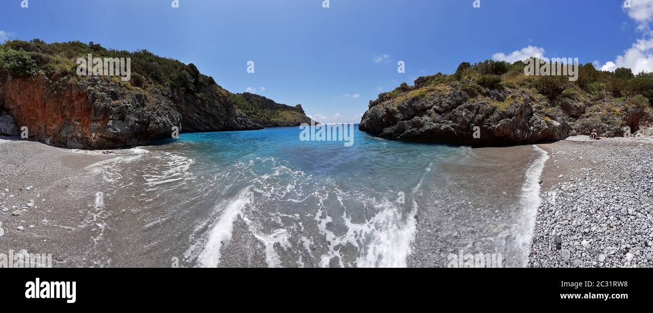 Marina di Camerota - Panoramica di Cala Bianca dalla riva Foto Stock