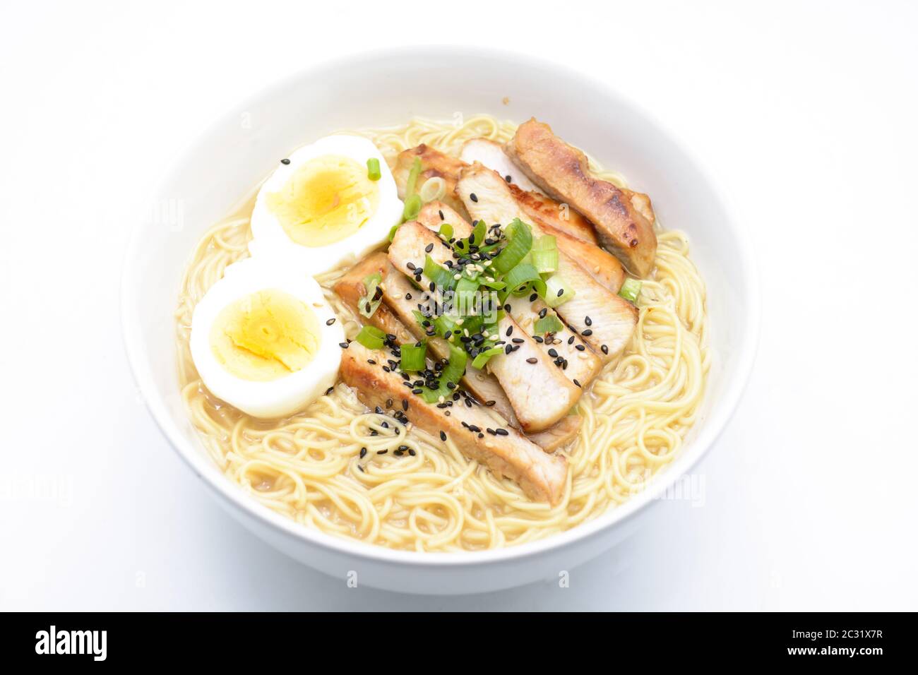Miso Ramen con uova e maiale, cucina giapponese fatta in casa Foto Stock
