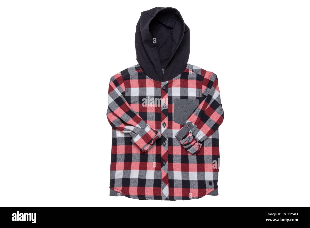 Felpa con cappuccio isolato. Close-up di un quartiere alla moda di rosso a scacchi maglietta felpa con cappuccio con maniche lunghe per ragazzo isolato su uno sfondo bianco. I bambini in primavera, autunno un Foto Stock