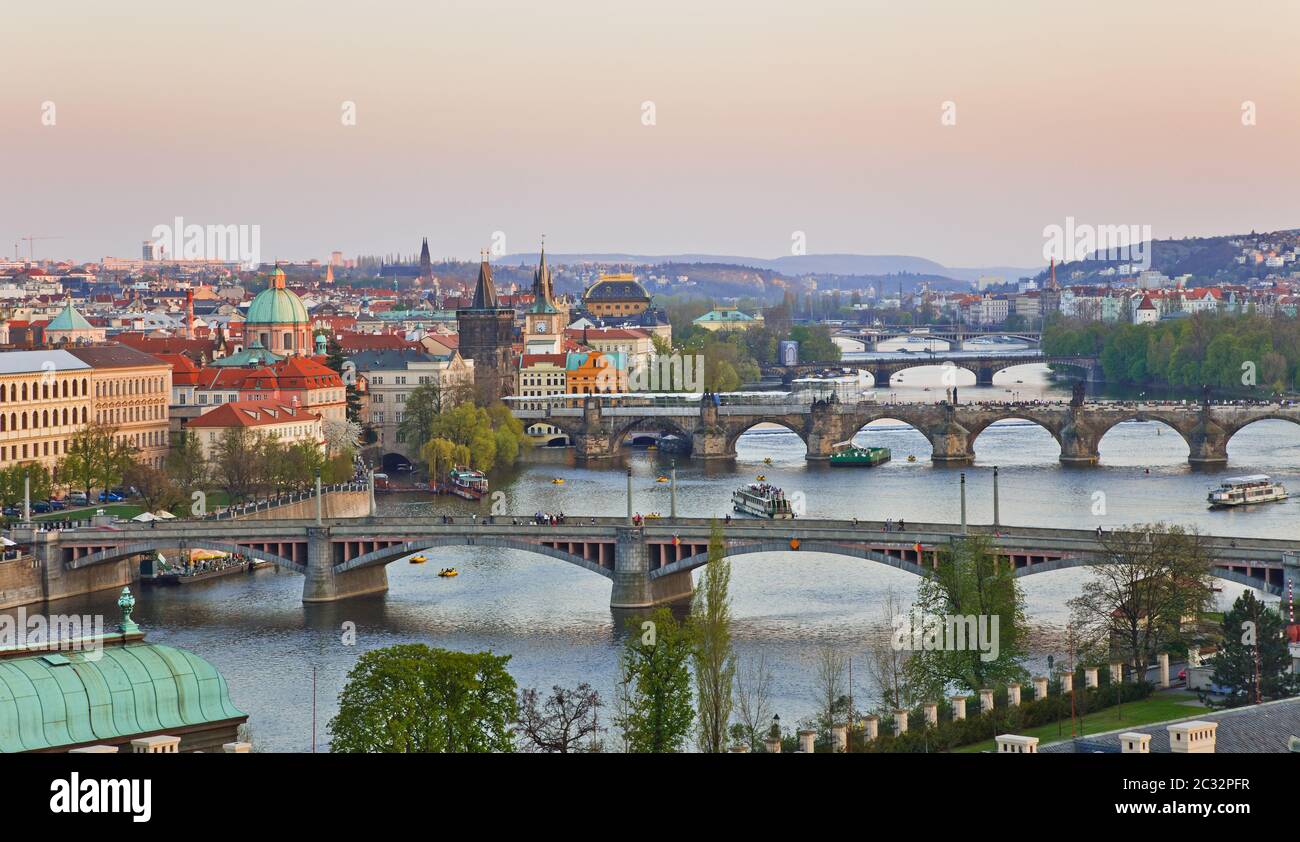 Vista sui ponti di Praga Foto Stock