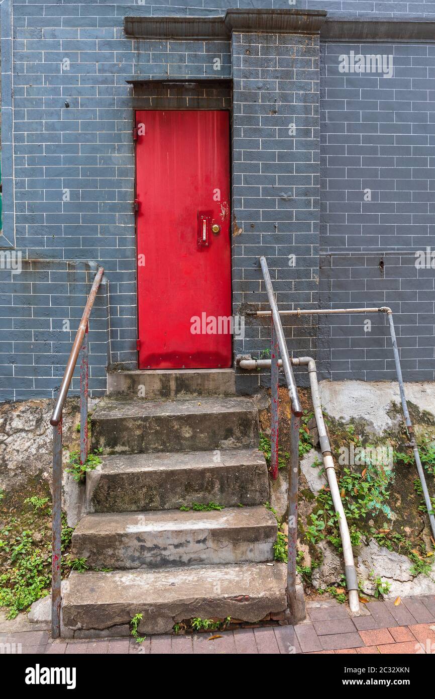 Porta Rossa con scale di Hong Kong Foto Stock