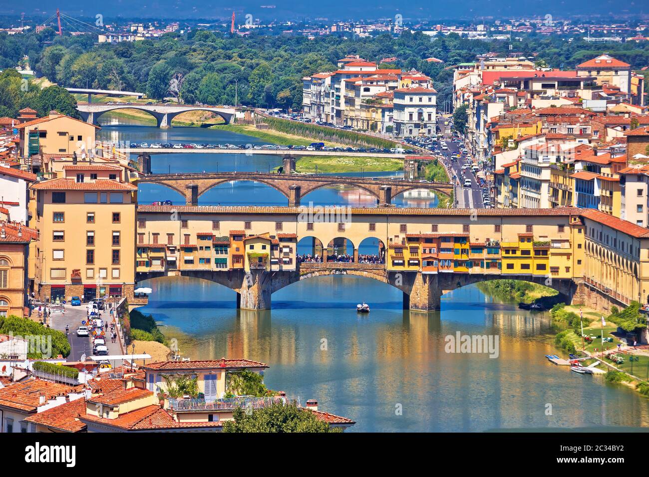 Vista aerea sul fiume Arno e sul ponte Vecchio Foto Stock
