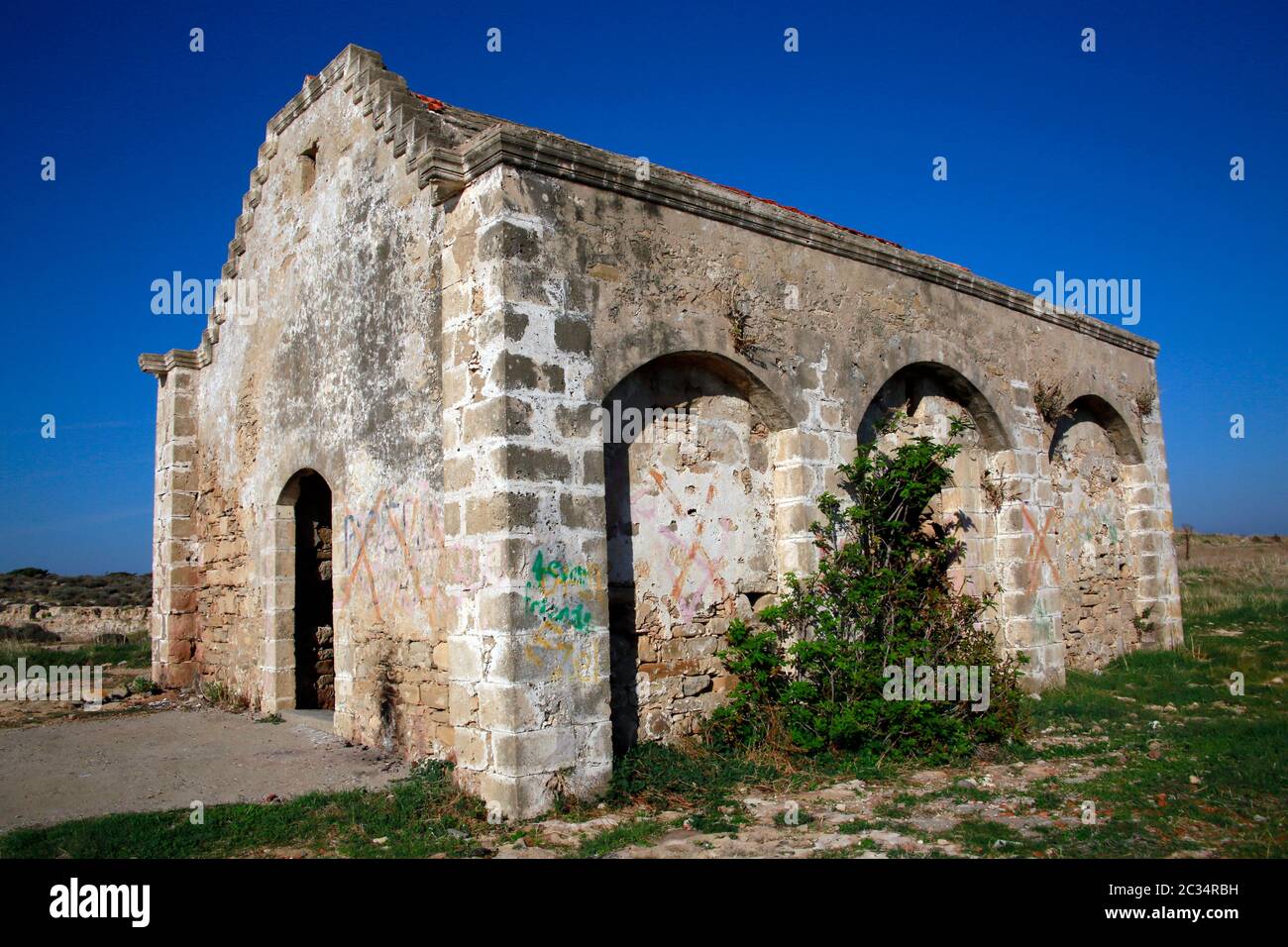 Entweihte Kirche bei Kaplica (auf griechisch Davlos), Türkische Republik Nordzypern Foto Stock