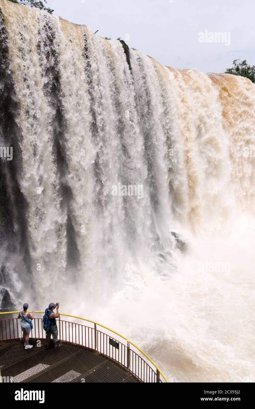 Le cascate di Iguacu visto dal lato brasiliano Foto Stock