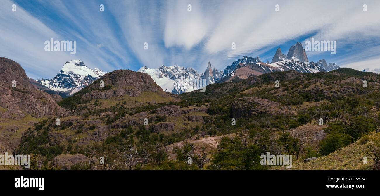 Cerro Torre e Fitz Roy da trekking strada capezzolo Foto Stock