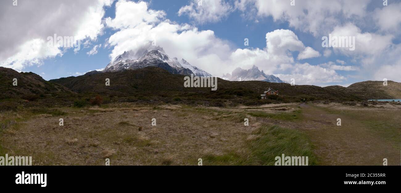 Torres del paine nel Parco Nazionale del Cile con lak Foto Stock