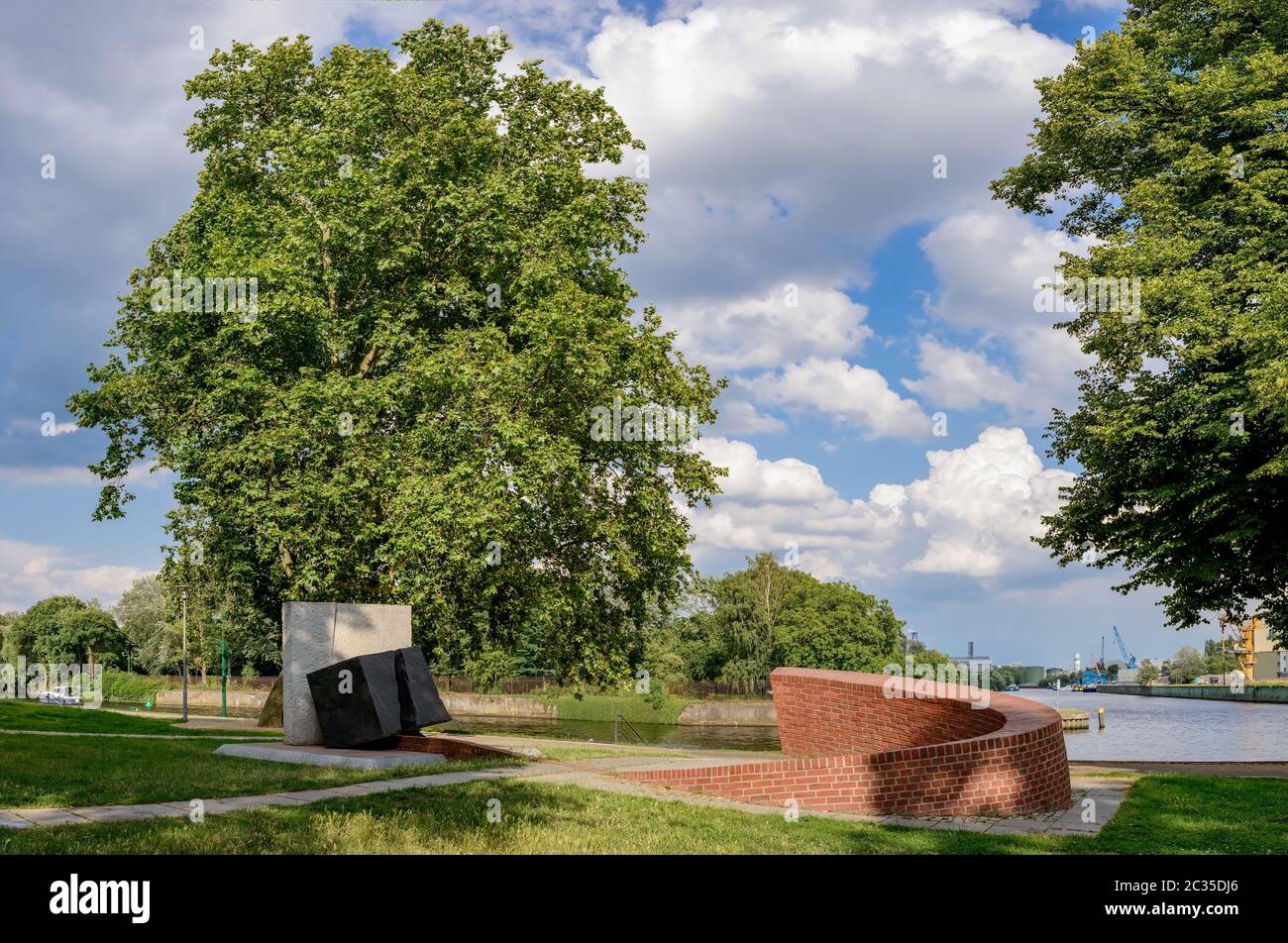 Memoriale agli ebrei deportati e assassinati di Spandau (vista dall'ovest) Foto Stock