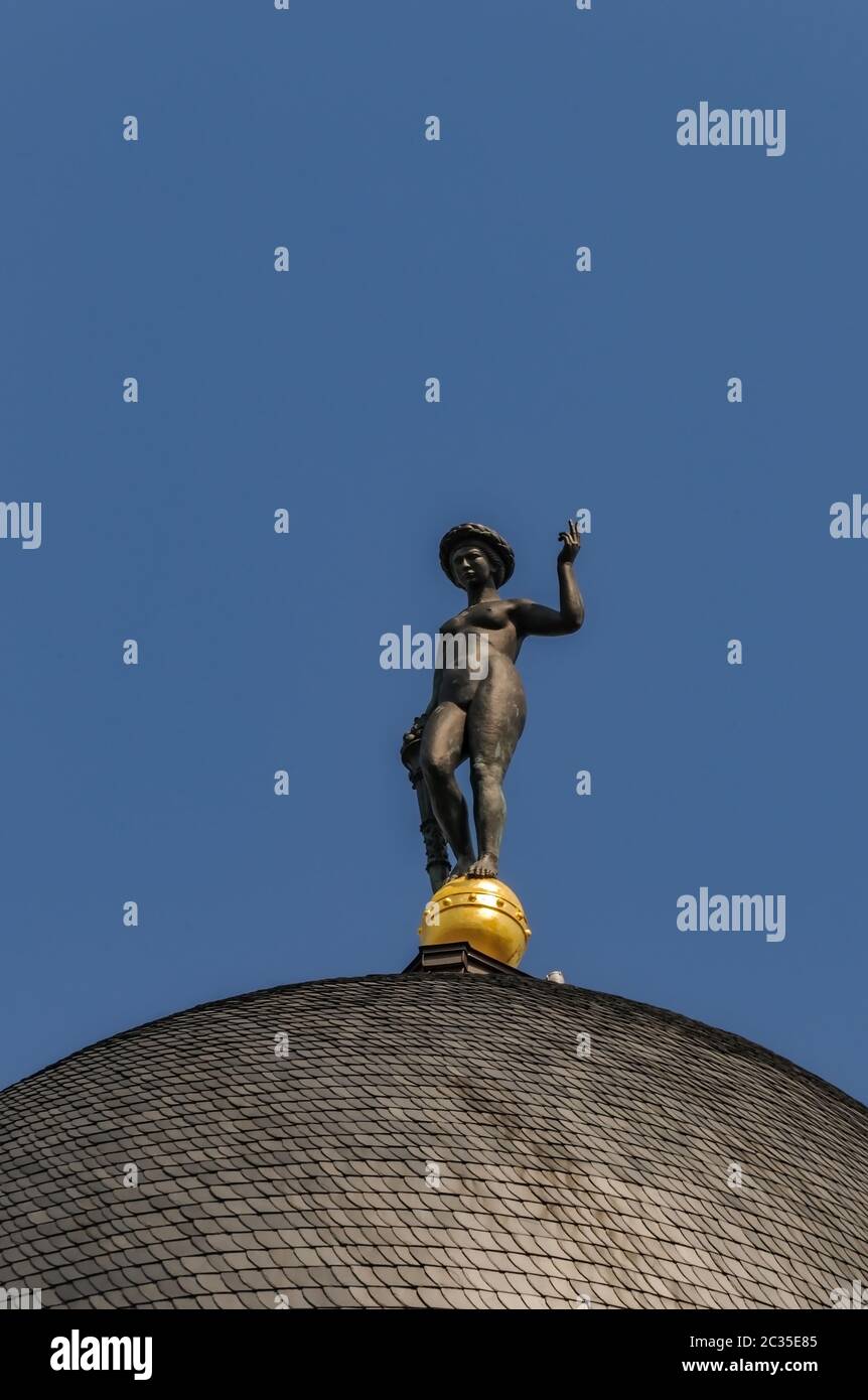 Statua della dea romana Fortuna sulla cima del municipio di Berlino (Vecchio Municipio) Foto Stock