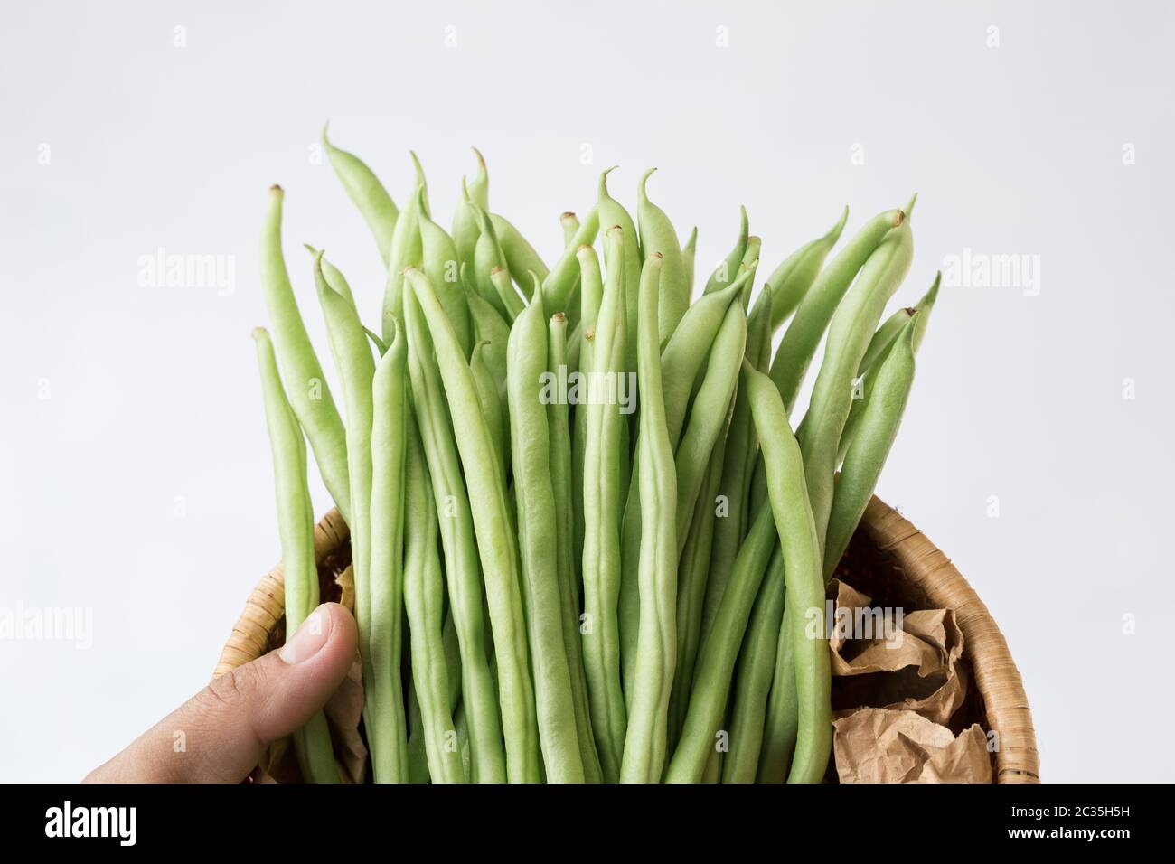 Fagiolo francese fresco su sfondo bianco Foto Stock