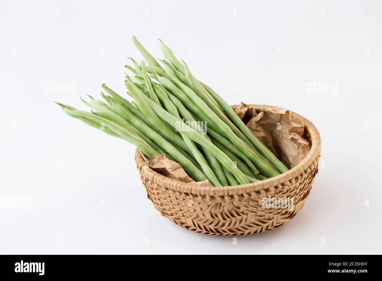 Fagiolo francese fresco su sfondo bianco Foto Stock