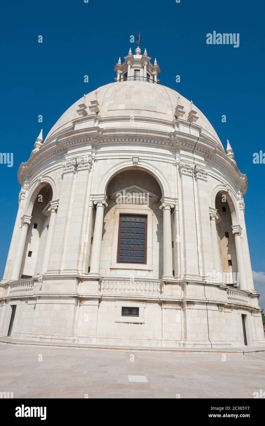 Alta cupola centrale del Pantheon Nazionale, originariamente chiesa di Santa Engracia. Lisbona. Il Portogallo. Foto Stock