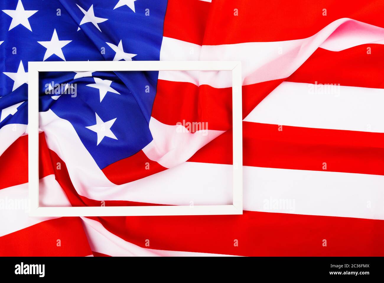 Il giorno del presidente concetto, laici flat top view, America Bandiera e photo frame sfondo con copia spazio per il testo Foto Stock