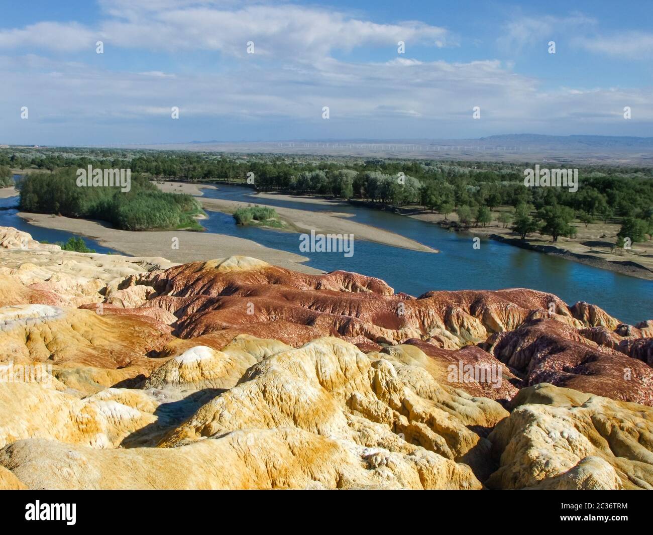 Riva colorata del fiume irtysh a Burqin, xinjiang cina Foto Stock