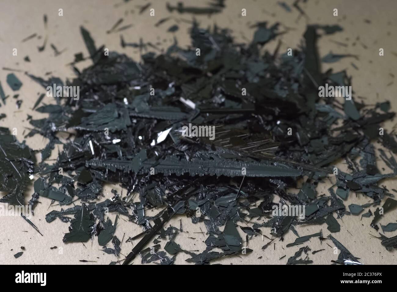 Cristalli di iodio, iodio in forma metallica. Foto Stock