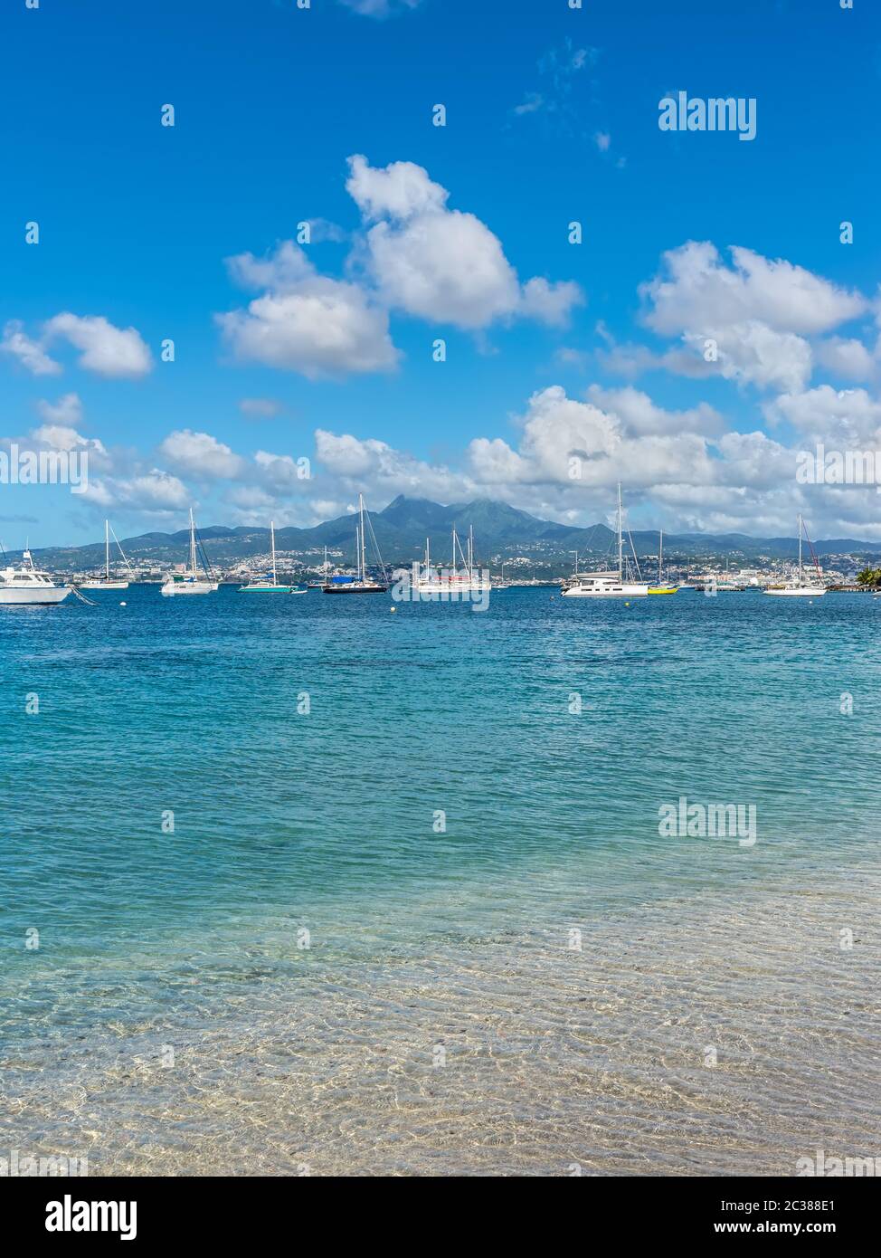 Vista di Anse Mitan Beach a Les Trois Ilets - Martinica FWI Foto Stock