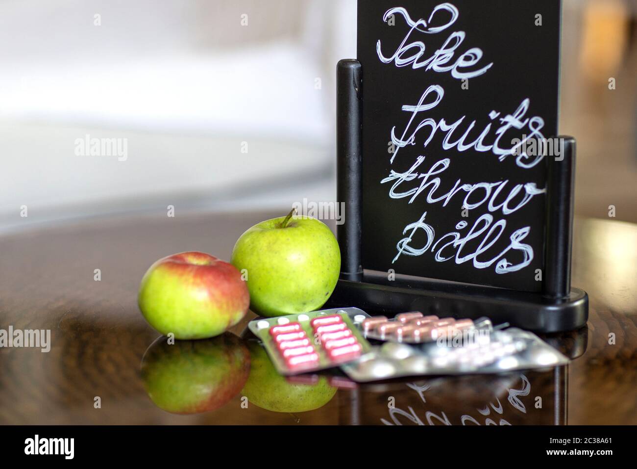 Prendete la frutta e gettate le pillole via Foto Stock