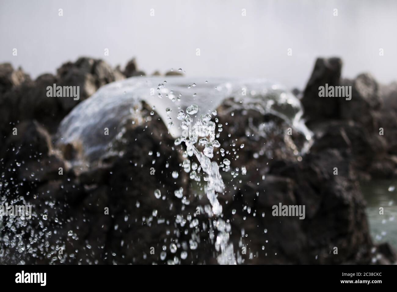 Fontana di spruzzi di acqua Closeup a Schwarzenbergplatz a Vienna, in Austria Foto Stock