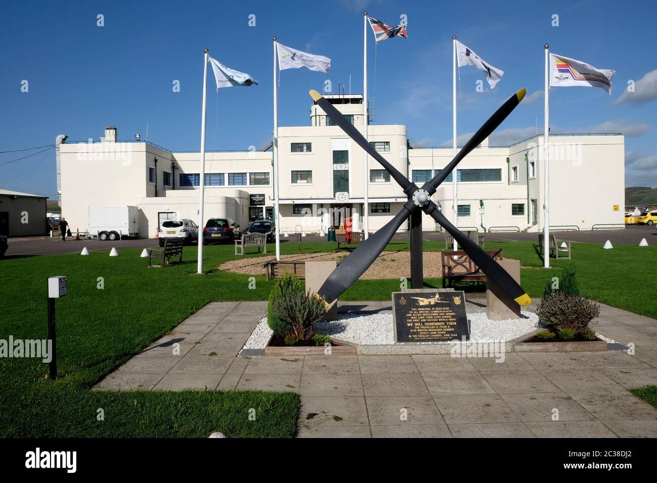 Aeroporto di Brighton City, Shoreham, con memoriale di guerra PROPELLER. Foto Stock