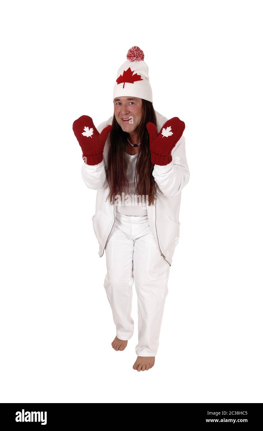 Un felice uomo indigeni è vestita di bianco con un cappello e un paio di guanti con il Canadese Mabel foglia, isolato per sfondo bianco Foto Stock