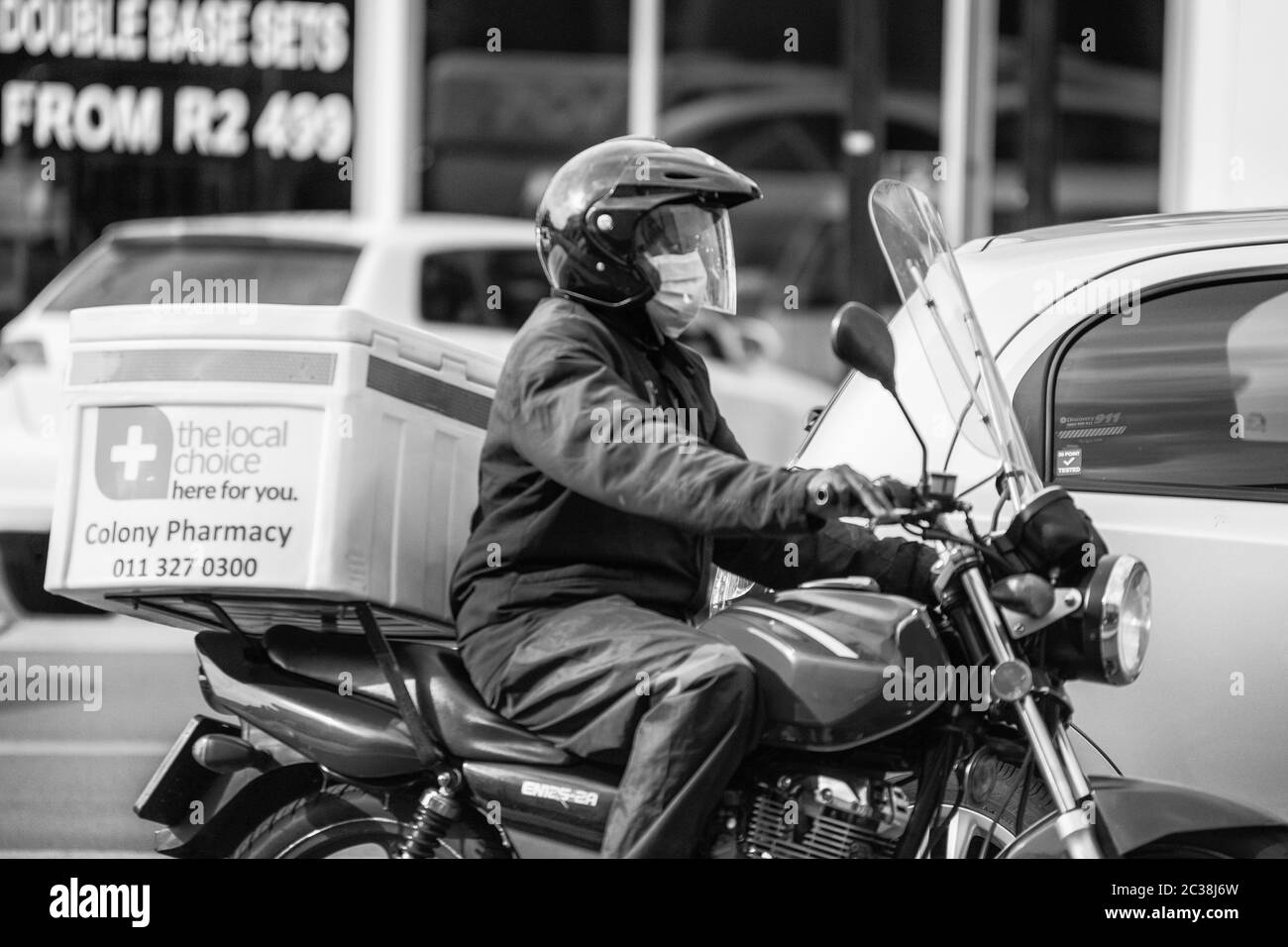 Immagini che illustrano le regole di blocco attuate dal presidente Cyril Ramaphosa per frenare la diffusione di Covid-19. FOTO: SHAYNE ROBINSON Foto Stock