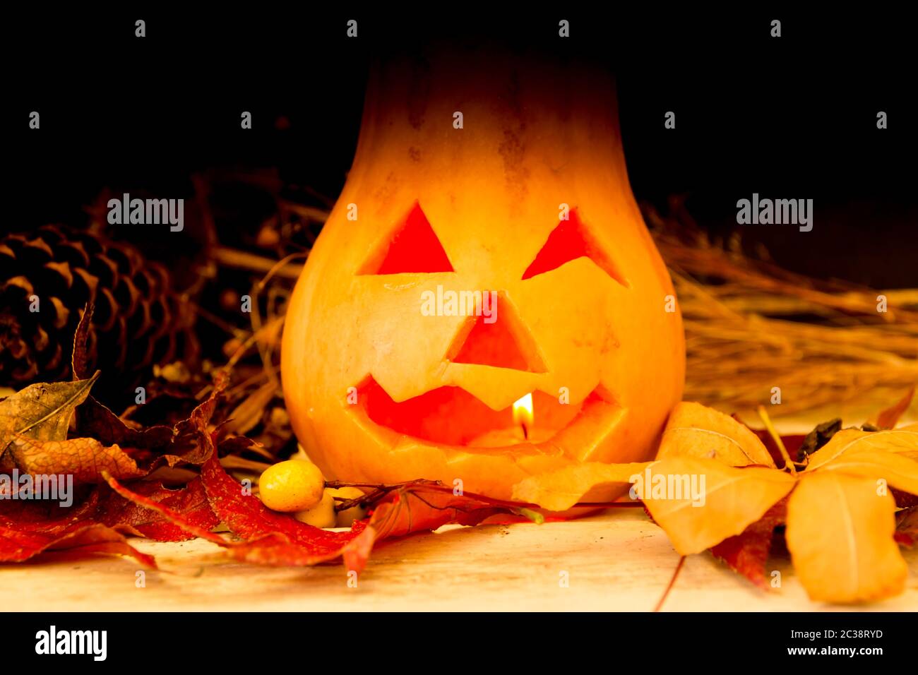 Decorazioni originali con un collo lungo le zucche di Halloween Foto Stock