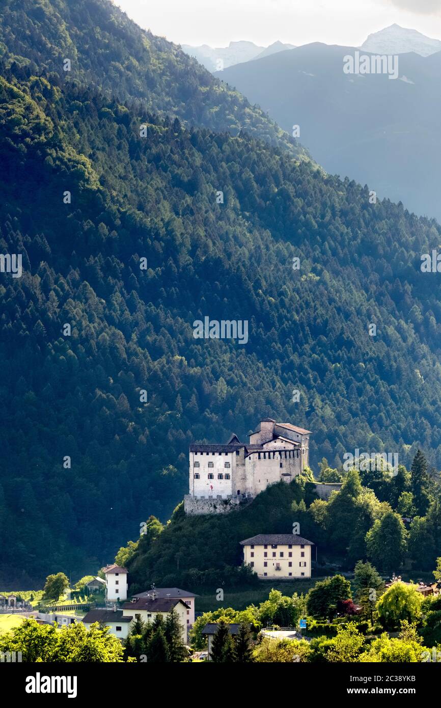 Il castello di Stenico. Provincia di Trento, Trentino Alto Adige, Italia, Europa. Foto Stock