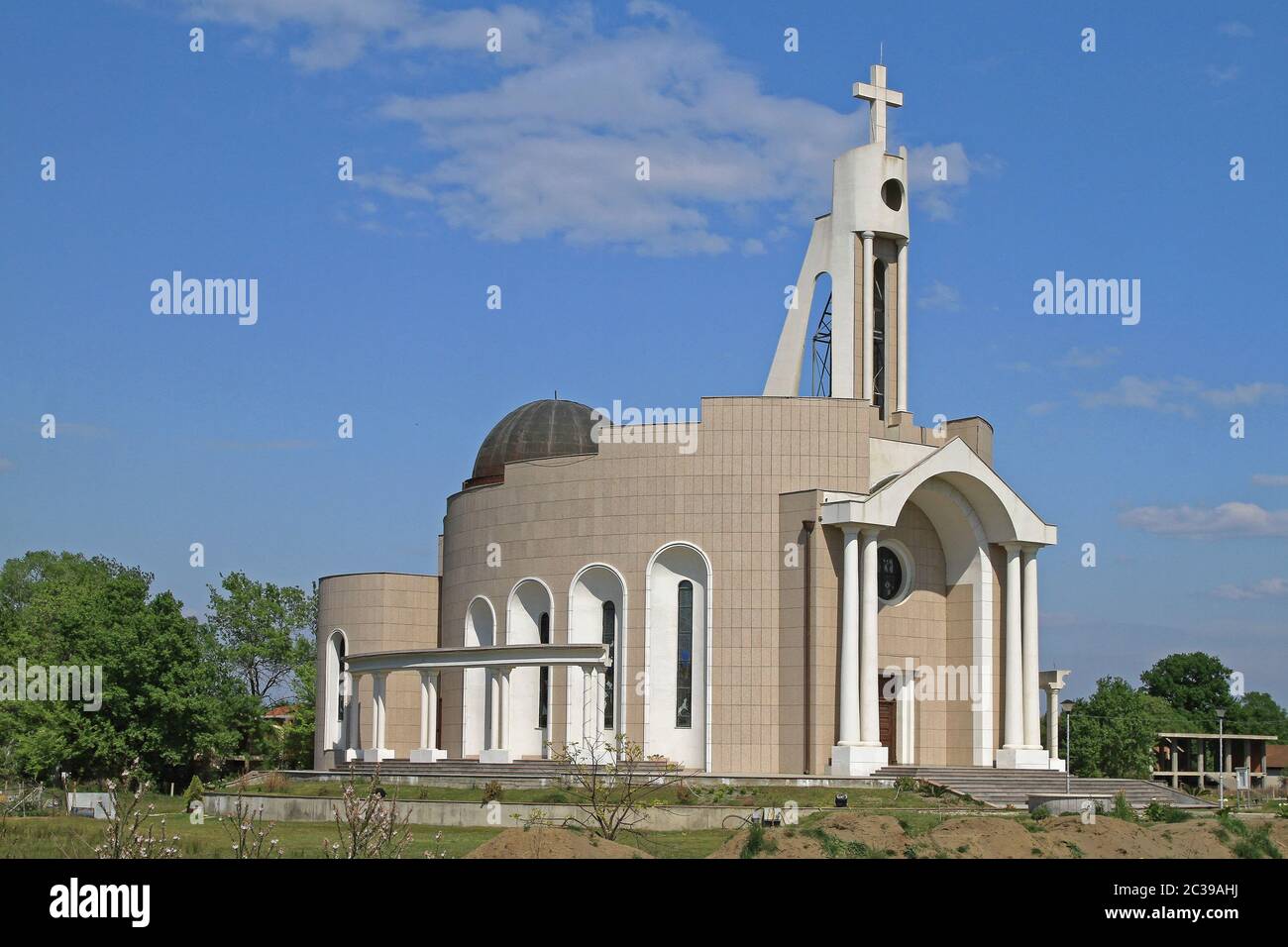 Donji Stroj, Montenegro - Aprile 18, 2011: Nuova albanese chiesa cattolica in Donji Stroj, Montenegro. Foto Stock