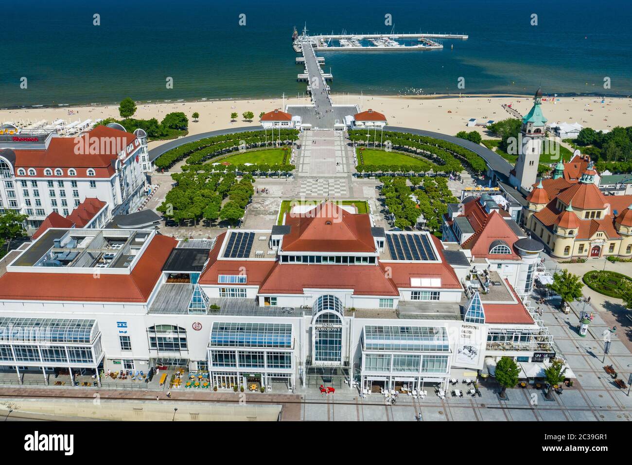 Vista aerea di Sopot. Splendida architettura di Sopot resort dall'alto. Molo in legno (Molo) e Golfo di Danzica. Sopot è la principale destinazione turistica a Pol Foto Stock