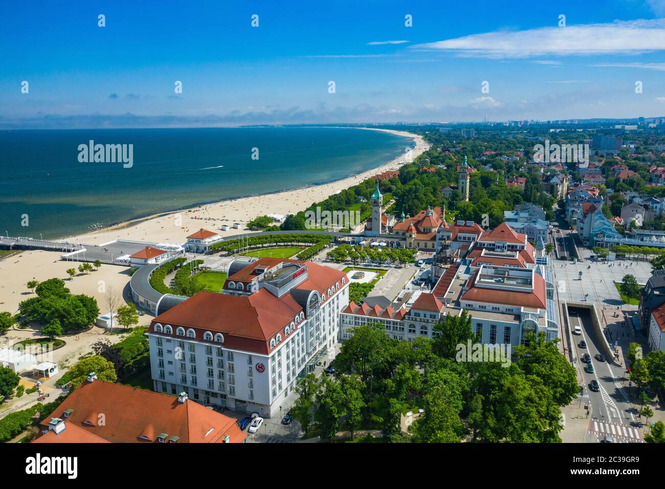 Vista aerea di Sopot. Splendida architettura di Sopot resort dall'alto. Molo in legno (Molo) e Golfo di Danzica. Sopot è la principale destinazione turistica a Pol Foto Stock