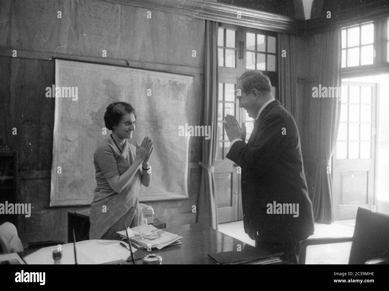 Il principe Konstantin di Baviera in visita Indira Gandhi nel 1966. Foto Stock